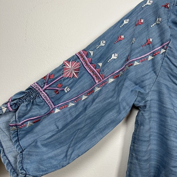 Tolani Women XS Blue Chambray 3/4 Sleeve Top Blouse Embroidered Boho - Picture 3 of 8